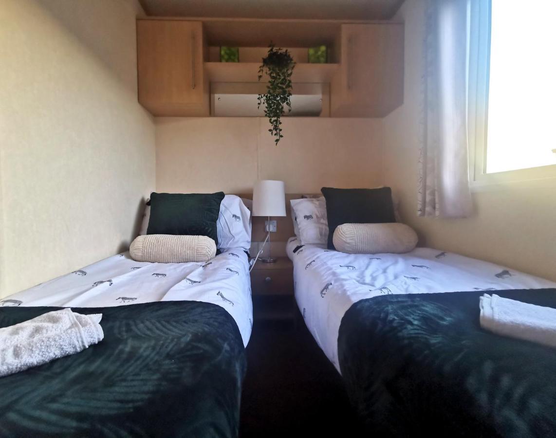 Delightful 3-Bedroom Static Caravan With Lazy Spa And Loch View Balminnoch المظهر الخارجي الصورة