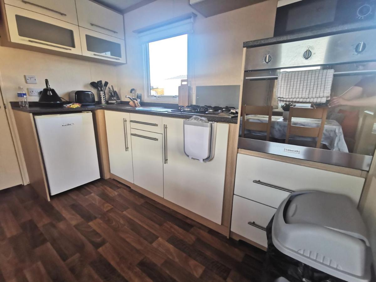 Delightful 3-Bedroom Static Caravan With Lazy Spa And Loch View Balminnoch المظهر الخارجي الصورة
