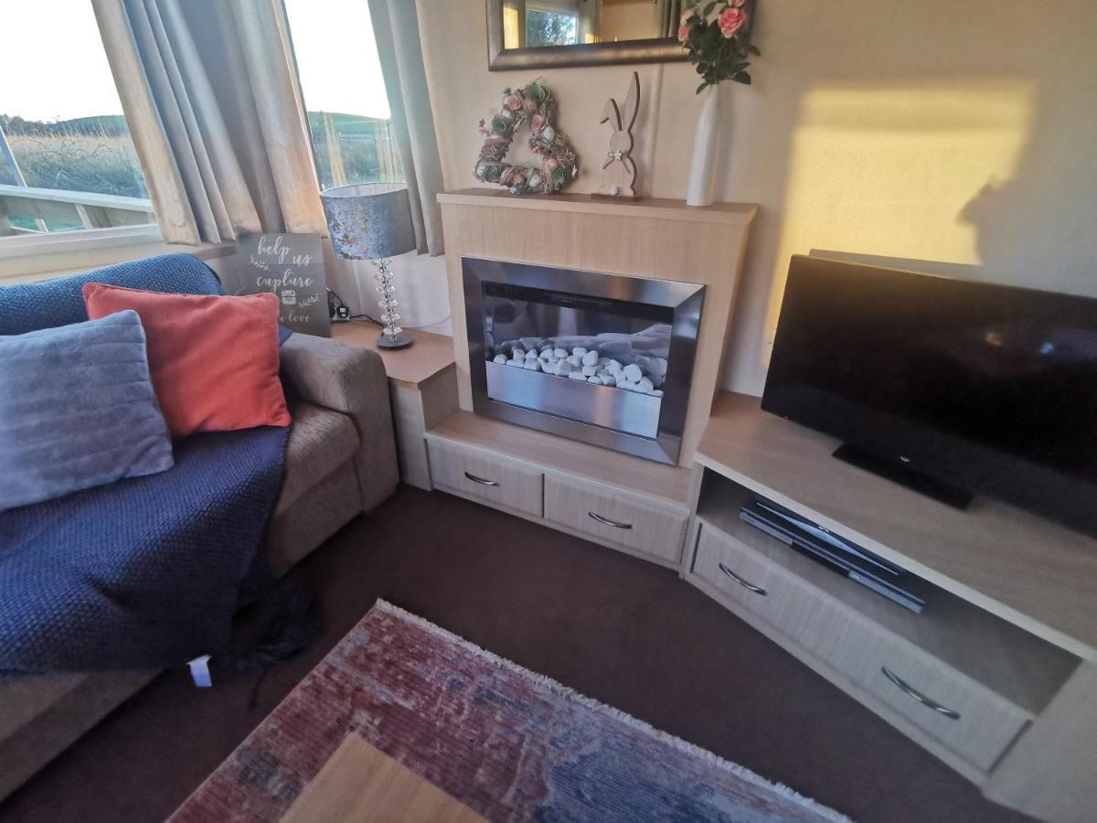 Delightful 3-Bedroom Static Caravan With Lazy Spa And Loch View Balminnoch المظهر الخارجي الصورة