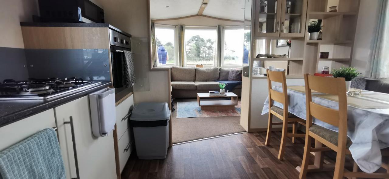 Delightful 3-Bedroom Static Caravan With Lazy Spa And Loch View Balminnoch المظهر الخارجي الصورة